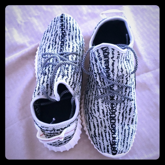 Yeezy Boost 350 Turtle Dove - Picture 1 of 4
